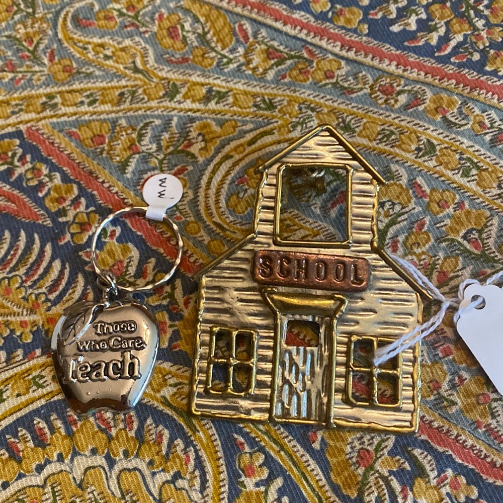 Teacher key ring and school house pin or slide. 🍎